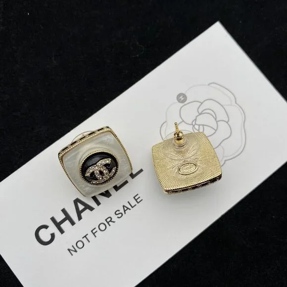 Chanel - Picture 4 of 4